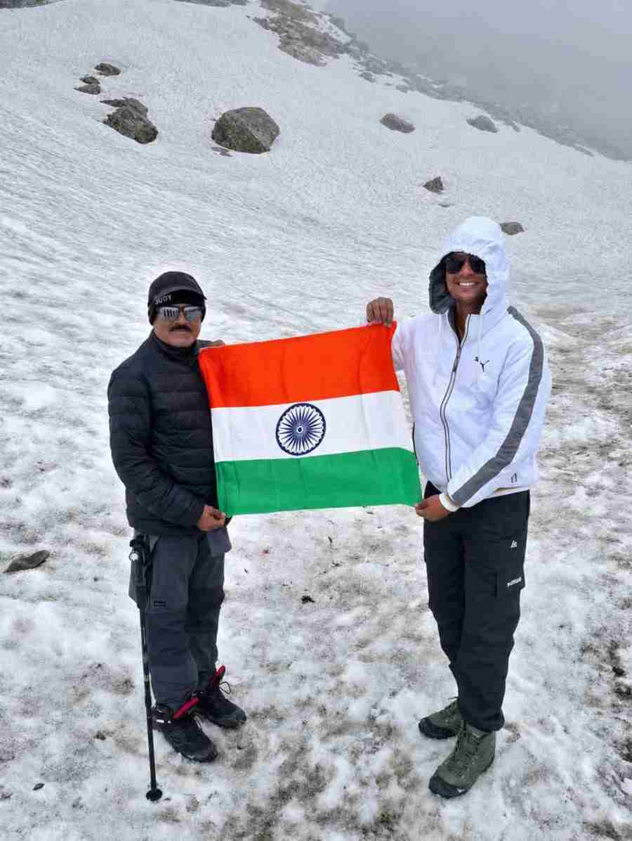 हिमालयाच्या शिखरावरून मानवतेचा संदेश! नागपुरातील धर्मेंद्र मेश्राम, प्रणय वालोंद्रे यांनी सर केला हिमाचलमधील ‘हम्पता पास’